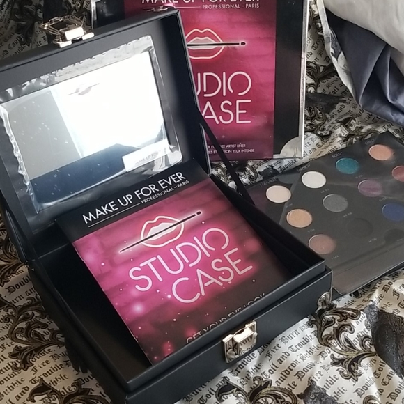 Make Up For Ever kit - Picture 3 of 7